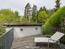 Päämakuuhuoneen terassiparveke