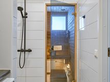 2021 remontoitu kylpyhuone.