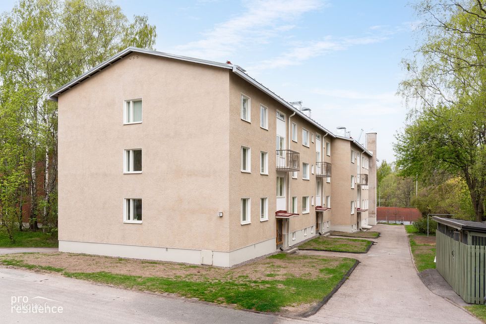Julkisivu Haarniskatieltä