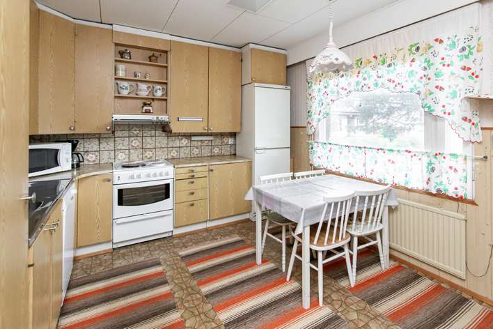 Omakotitalo, 3h+k+takkahuone+vaatehuone+sauna+autotalli, 120/156 m², Teeriniemi - Näkymä 3