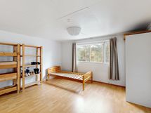 Toinen yläkerran makuuhuone