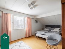 Yläkerran makuuhuone