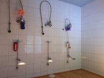 Kylpyhuone saunan yhteydessä