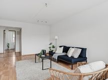 Tilavan olohuoneen voit kalustaa monin tavoin