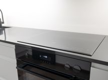 Laadukkaat kodinkoneet ja kivityötasot.