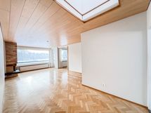 Keittiön ja olohuoneen väliin jää luonteva paikka ruokailuryhmälle