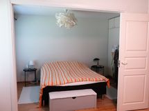 2 huonetta yhdistetty isoksi makuuhuoneeksi