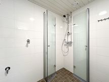 Kylpyhuoneessa on pesukoneliitäntä.