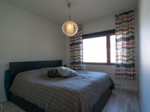 Päämakuuhuoneesta näkymä sisäpihalle