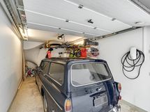 19,5 m² lämmin autotalli. Ja vieläpä asunnon yhteydessä