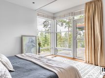 Makuuhuoneesta pääsee myös suoraan terassille.