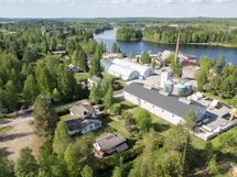 Kirkontorni näkö- ja kuuloetäisyydellä.