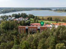 Loistava sijainti rantaraitin vieressä