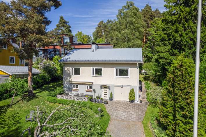 Omakotitalo, 6h+k+s+psh+4Wc+khh+autotalli ja autokatos, 174,9/206,4 m², Asemantaka, Hämeenlinna