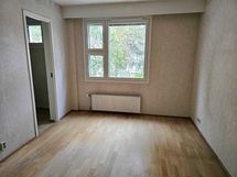 Makuuhuone 2 uusilla ikkunoilla