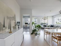 Tunnelmallinen päätyhuoneisto parvekkeella ja saunalla, sekä upeilla puisto- ja merinäkymillä!