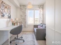 Pienempi makuuhuoneista soveltuu hyvin myös työhuoneeksi.