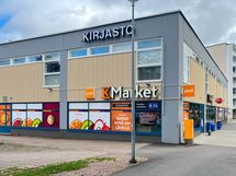 K-market Länsimäki ja kirjasto on noin 500m päässä.