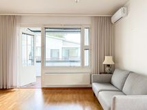 Valoisa ylimmän asuinkerroksen koti saunalla ja ilmalämpöpumpulla!