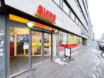 Kauppoja on läheisyydessä useampia.