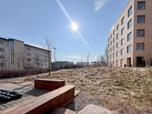 Saunasta pääsee vilvottelemaan ulos.