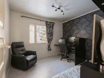 Kolmas makuuhuone yläkerrassa