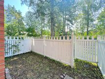 Oma piha on etelän suuntaan.