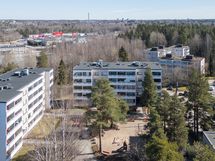 Ilmakuva suoraan kohti A-rakennusta