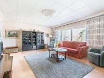 Yläkerran asuinhuoneisto.