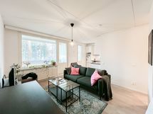 Tilava ja avara koti omalla parvekkeella ja modernilla keittiöllä.