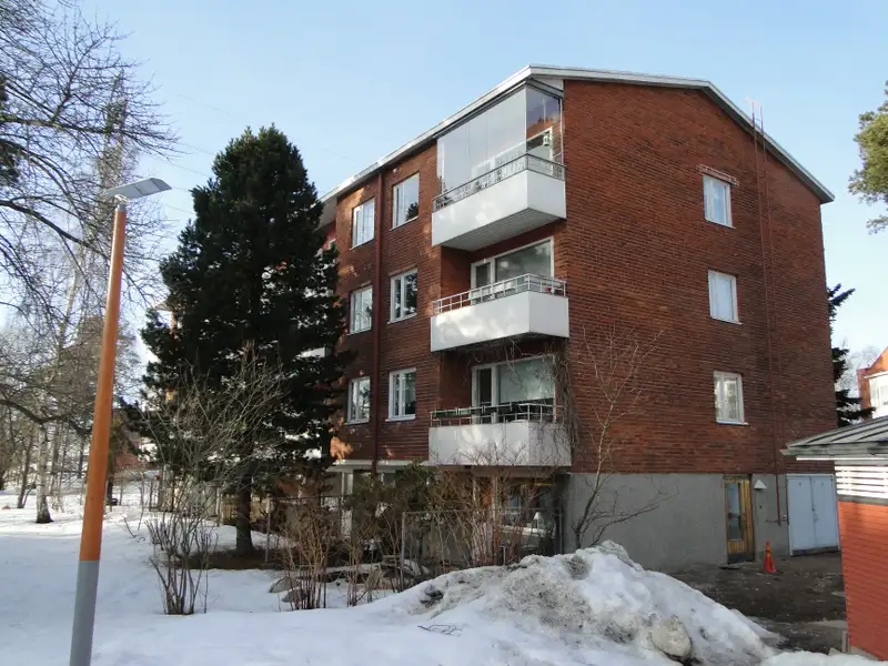 Kulosaaressa hyväkuntoinen yksiö rauhallisella paikalla ja vain muutaman minuutin päässä Helsingin keskustasta. (1/4)