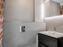 Eteisen erillinen wc