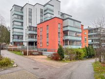 Hyväpohjainen ja parvekkeellinen kaksio v. 2006 rakennetusta yhtiöstä.