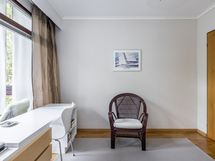 Yläkerran makuuhuone 1.