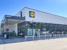 Isommat ruokaostokset onnistuu Lidl alppikylässä, 950m päässä asunnolta.