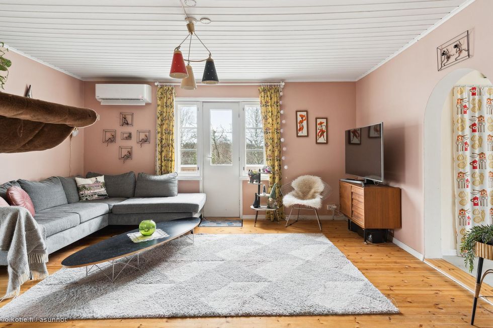 Olohuone käynti parvekkeelle