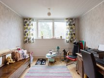 Yleiskuva työ/ makuuhuoneesta