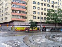 Lähikauppa Alepa ja julkiset liikenneyhteydet aivan vieressä