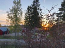 Näkymät kodin parvekkeelta auringonlaskuun.