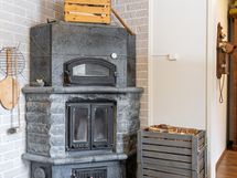 Varaava takka leivinuunilla