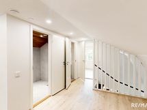 Yläkerta | Porrasaula