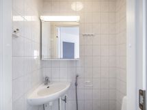 yläkerran erillinen wc