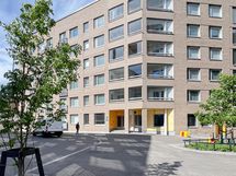 Taloyhtiössä on mm kerhohuone, pesutupa ja kuivaushuone.