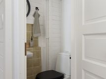 Kellarissa asunnon toinen wc