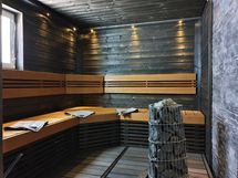 Päärakennuksen sauna.
