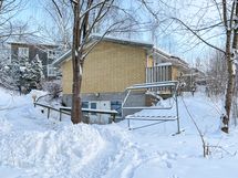 Talon päädyssä on käynti taloyhtiön tiloihin.