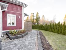 Sisäänkäynnin istutusalue