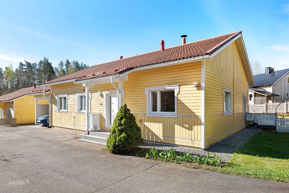 1.tasoinen erillistalo lähellä Veikkolan palveluja.