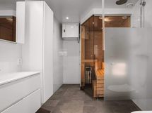 Valokuva asunnosta B 41 - sauna ja kylpyhuone.