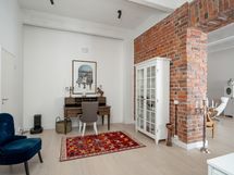 Työhuone on helppo myös rajata omaksi tilaksi